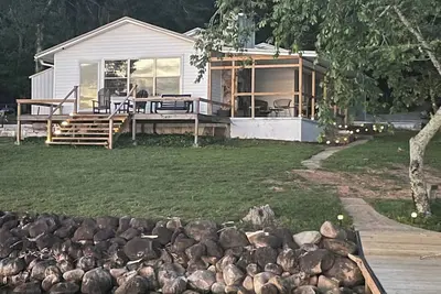 Image de Lakefront home on the main channel w/ beautiful view and a boat ramp next door!