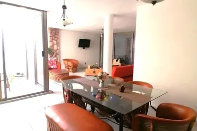 Image de Just a 10 minute walk from the center of Tlaquepaque with garage.