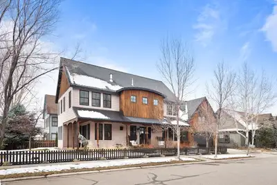 Image de Beautifully Furnished spacious family retreat in the heart of Willits