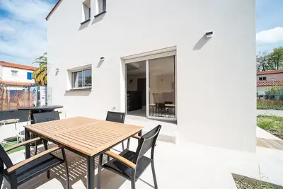 Image de La Maison des Albères - Maison climatisée pour 6