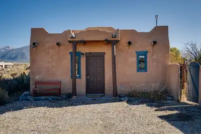Image de An ideal getaway, perfectly located between downtown and Taos Ski Valley