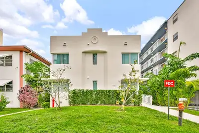 West Deco Boutique Apartments