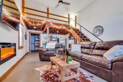 Image de The Den at J-Barn - Secluded Retreat