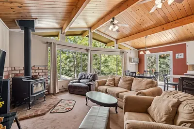 Image de The Cozy Cabin - 2-Level Home with Spacious Yard
