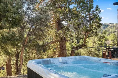 Image de Alpine Bliss Chalet + Game Room + Views+ Fire Pit