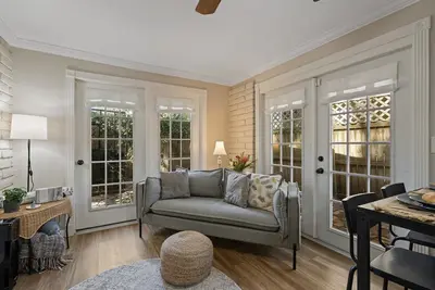 Image de Tranquil Cottage close walk to Smh, 5 miles from Siesta Key