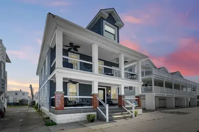 Image de Wildwood Crest Beach and Boardwalk are two blocks away! Two units -Sleeps 16!
