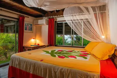 Image de Tahiti beach house, villa au bord de la mer à Moorea, beau bain, sous les alizés