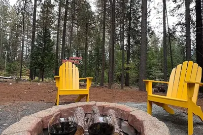 Image de Forest Serenity: Inviting and cozy short drive to white pine and big tree