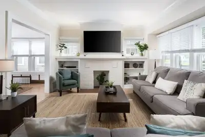 Image de Two 3 Br Units - Entire Bi-Level in Shorewood Wi