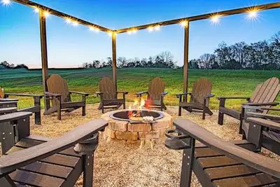 Image de Modern Farmhouse Near Distilleries! Hot tub, GameRoom, Firepit, Luxury, 5-Acres!