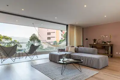 Image de New luxury apartment surrounded by forest