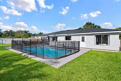 Image de 4\/2 House with Pool in Psl