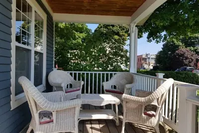 Image de Eucalyptus Cottage - Steps to Downtown and the Big Flag - 3 Bedroom - 1 Bathroom