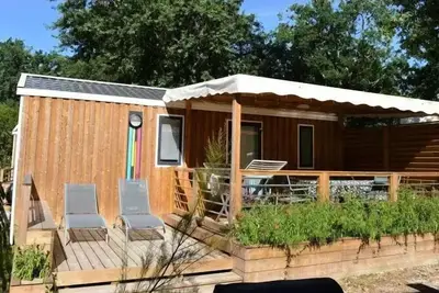 Image de Mobil-home Premium Clim 28m² - 2 chambres + terrasse semi-couverte + Tv + draps + serviettes inclus 4 personnes