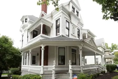 Image de Spectacular Queen Anne Victorian