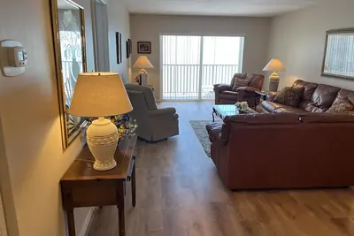 Image de Gorgeous Gulf-front condo with balcony for sunset views and relaxing pool