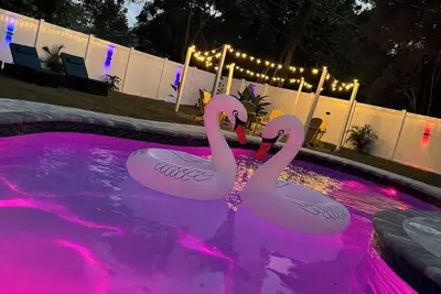 Image de Luxury 4br Resort-Style Home – Heated Pool  Near Clearwater Beach!