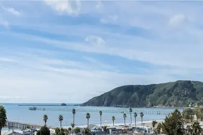Image de New! Sun-Drenched Coastal Retreat: Luxe 2-Bed Condo Walkable to Avila Beach!