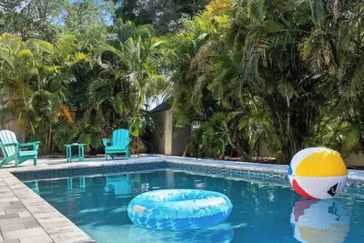 Image de Htd Pool | 5Min to Beach | King Bd | Bbq | Od Shwr