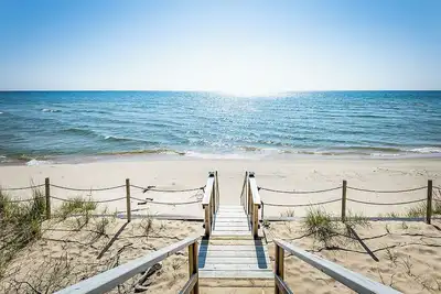 Image de Huckleberry Hideaway: A Lake Michigan Sunset Retreat. Pet friendly!