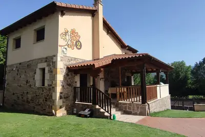 Image de Maison de vacances 'Los Robles 2' avec vue sur les montagnes, terrasse privée et Wi-Fi