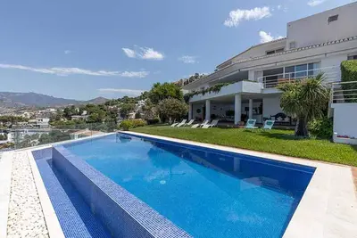 Image de Maison de vacances 'Casa Villa Lumar' avec vue sur la mer, piscine privée et Wi-Fi