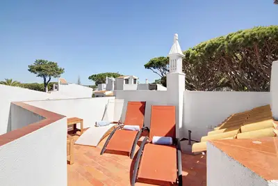 Image de Maison de vacances 'Townhouse Ramas' avec vue sur la mer, Wi-Fi et climatisation