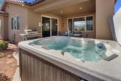 Image de Pv 10 | Private Hot Tub, Bbq Grill, Ping Pong Table & Resort Amenities!