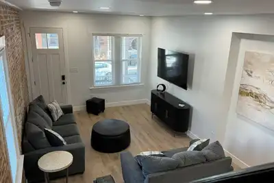 Image de South Side Beauty. Newly renovated 4Br 2Bath, Central Air near downtown and Oaks