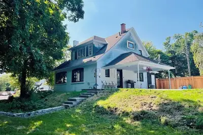 Image de Entire Home in Niagara Falls Canada! 10 Minutes Walk to the Falls
