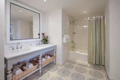 Image de 1-Bedroom Suite at a 4⭐️ Hotel
