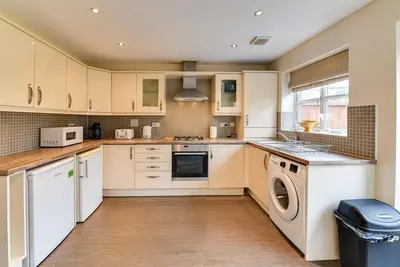 Image de Charming 2-Bed House in Middleton Manchester