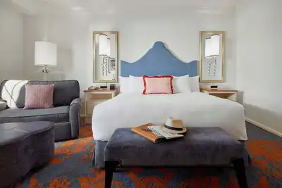 Image de 1-Bedroom Suite at a 4⭐️ Hotel