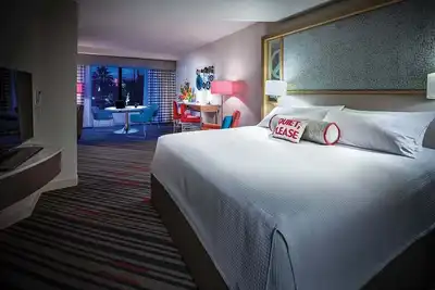 Image de 2-Bedroom Suite at a 4⭐️ Hotel