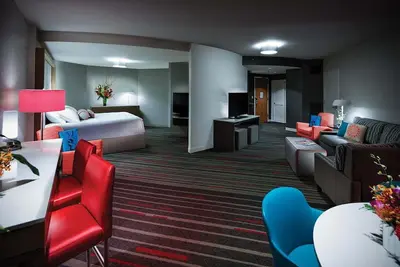 Image de 1-Bedroom Suite at a 4⭐️ Hotel