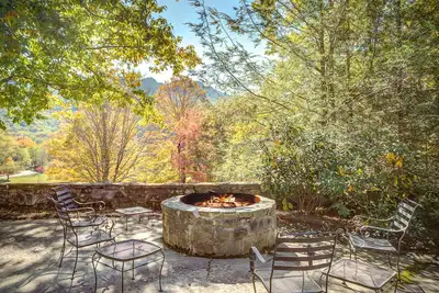 Image de The Honeymoon Cottage: Scottish-Inspired Chateau <5 minutes from Sugar Mountain