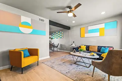 Image de Luxe 2-Bedroom Retreat with Top-tier Amenities and 5-Star Comfort!