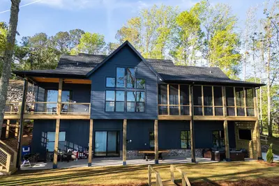 Image de Lake Martin Luxury - The Best Group Lake House! -- 6 Bedrooms -- Arcade -- Dock