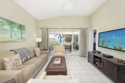 Image de Regal Beach Club #533: 2br Ocean View Condo on Seven Mile Beach w/ Pools & Tennis