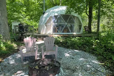 Image de Forest nestled GeoDome with Beautiful views of Lake Erie! \n