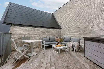 Image de Huswell - Wide top-floor apt with private parking