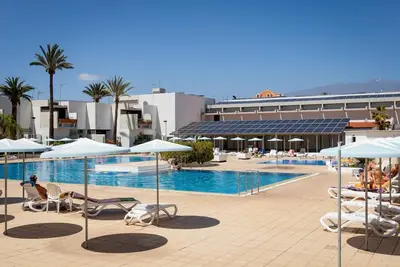 Image de 535 Primavera Hébergement lumineux avec piscine