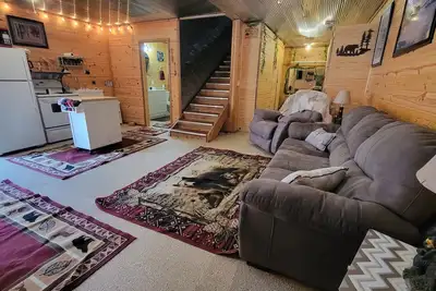 Image de Outback Cabin is a Cozy and warm place tucked away in the heart of Webb City.