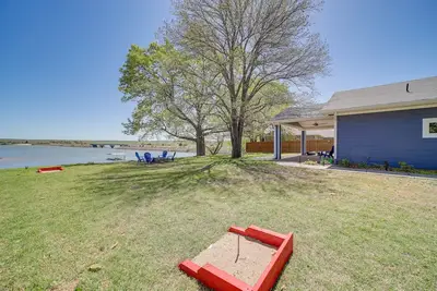 Image de Lakefront Eufaula Cabin w\/ Fire Pit & Private Dock