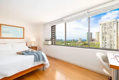 Image de Entire condo in Waikiki - Ocean View 2 Br & 4 bed