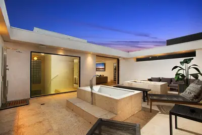 Image de Luxury Oasis with Pool & Hot Tub