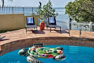 Image de Beautiful River Front Home - Private Pool - Walk to Beach-Kayaks