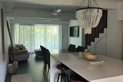 Image de Wala Villa Noosaville  Modern, spacious 2 bed/2 bath townhouse pool+tennis court