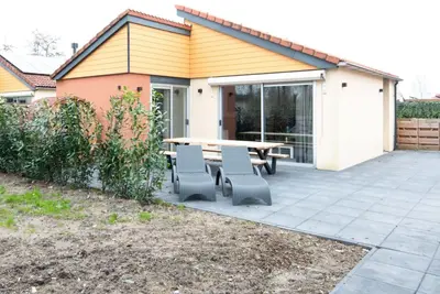 Image de Bungalow bien-être avec bain à remous et sauna